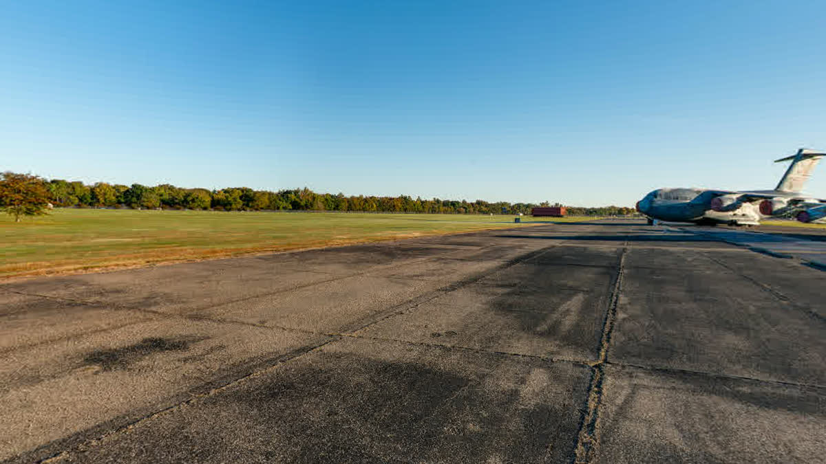 Wide Air Park view toward the Boeing C-17 Globemaster III