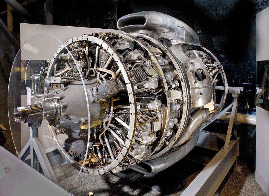 Large twin-row eighteen-cylinder radial engine with a propeller shaft and partial cowling.