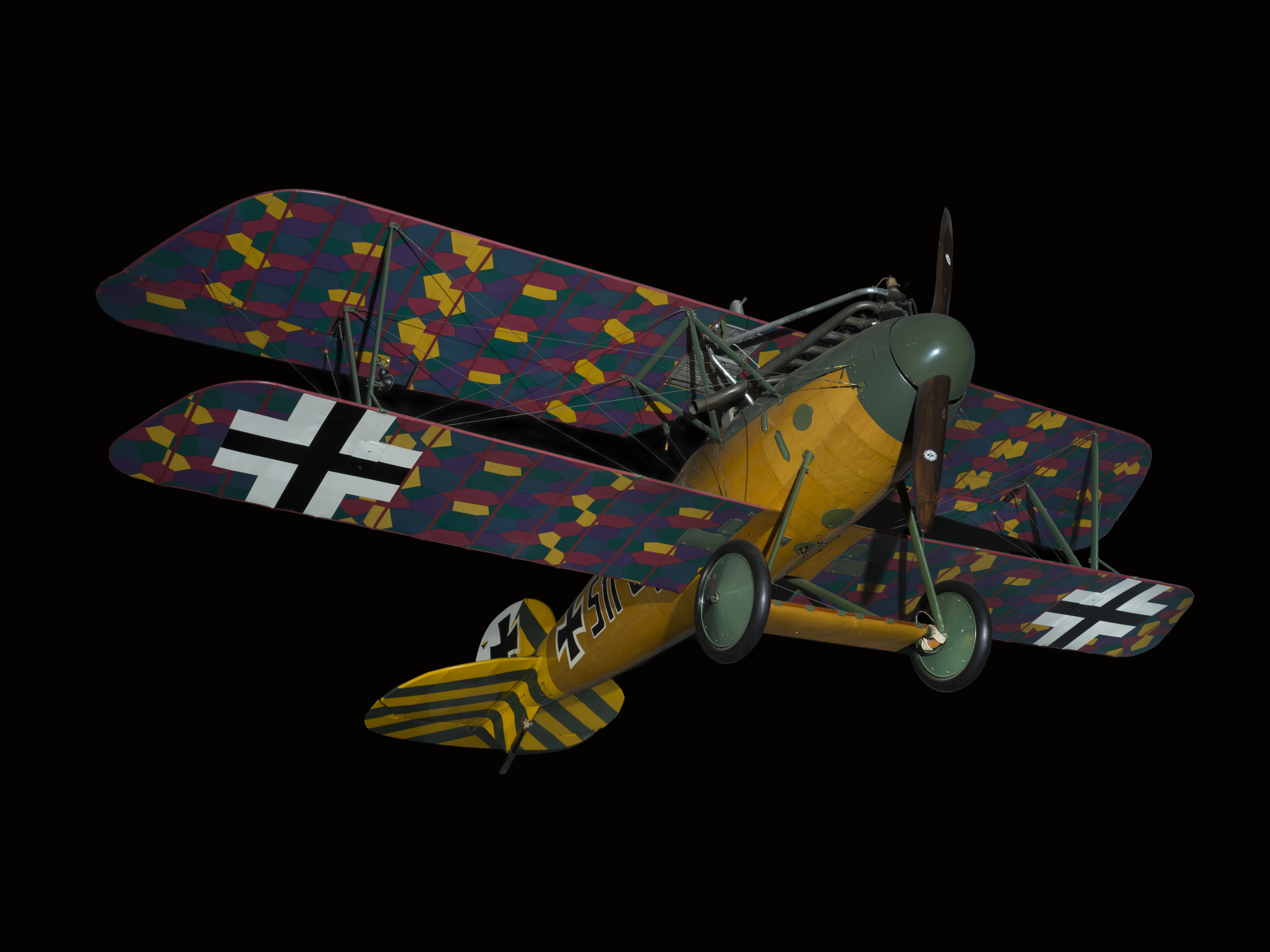 German Albatros D.Va biplane fighter with natural wood fuselage and lozenge-pattern wings.